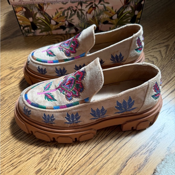 FARM Rio Embroidered Floral Loafers - Beige and Multicolor - Picture 2 of 6
